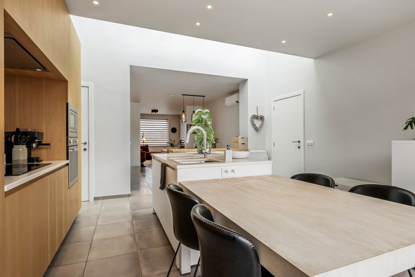 Fantastische instapklare woning met grote tuin te Heule ! 