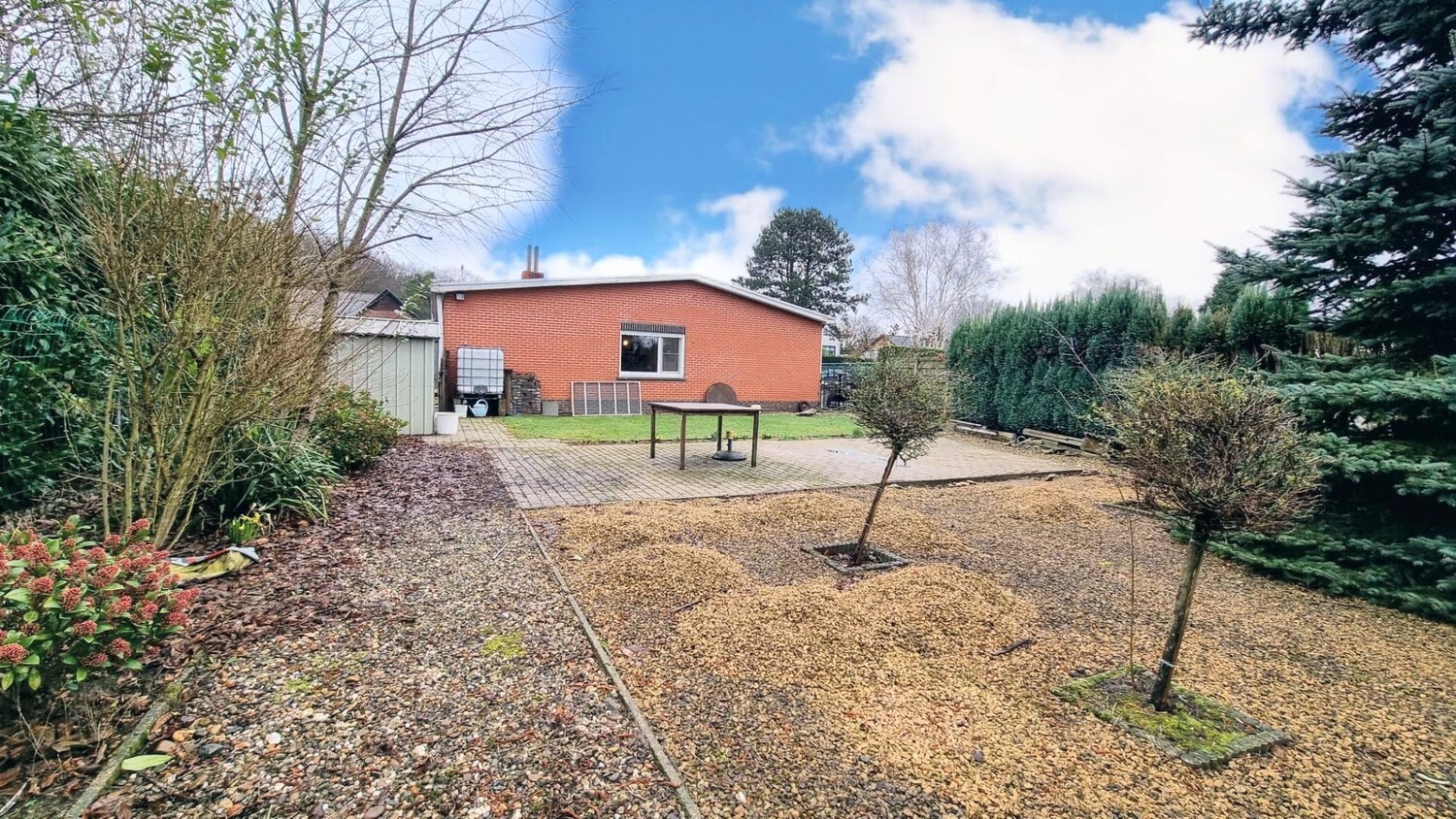 Bungalow op 802 m² in rustige woonwijk 