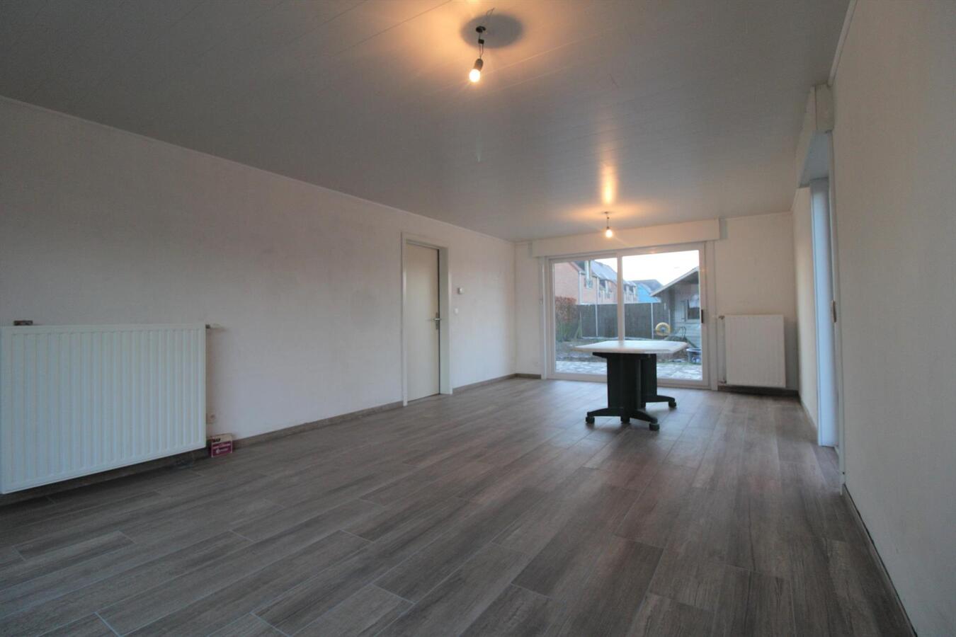 Half-open bebouwing met 4 slaapkamers tuin en garage te Ledegem 