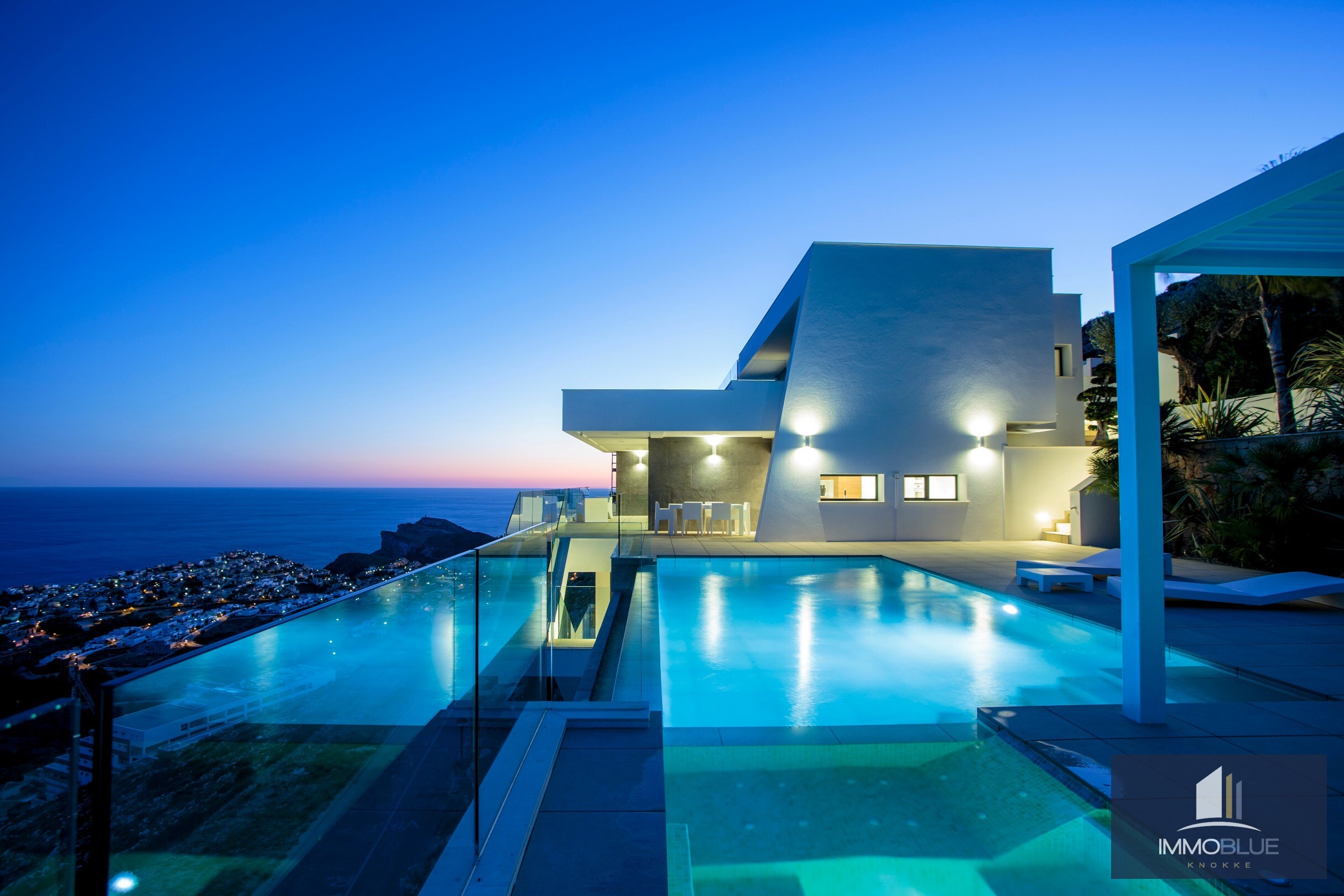 Moderne luxe met spectaculair zeezicht in Cumbre del Sol. 