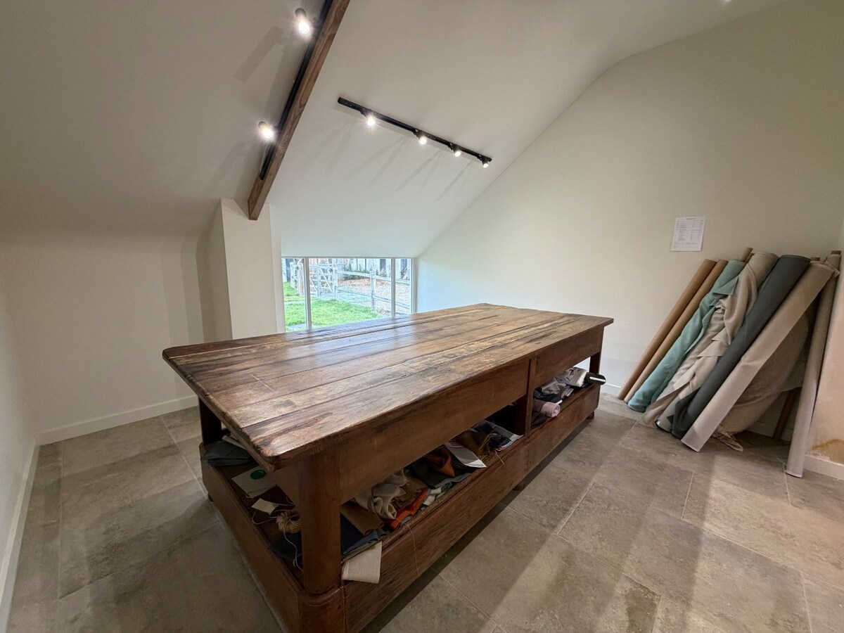 Multifunctioneel commercieel pand op toplocatie. 