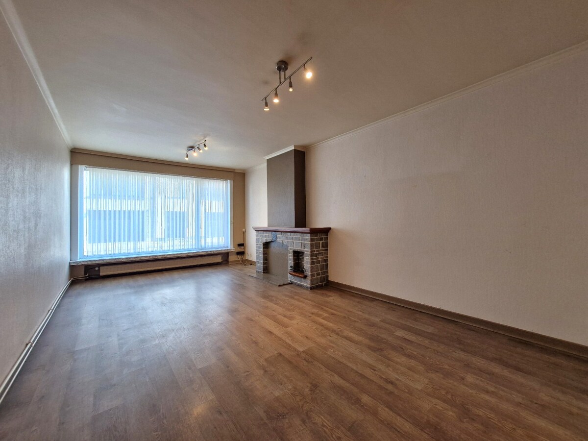 Charmant gelijkvloers appartement met stadskoer in hartje Heist 