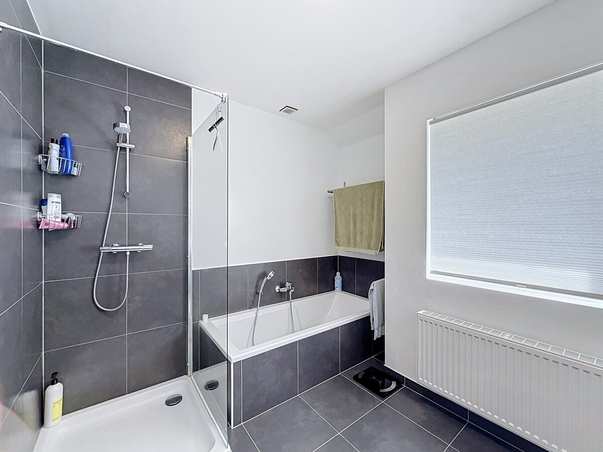 Recente woning met ruime tuin op wandelafstand van het centrum! 