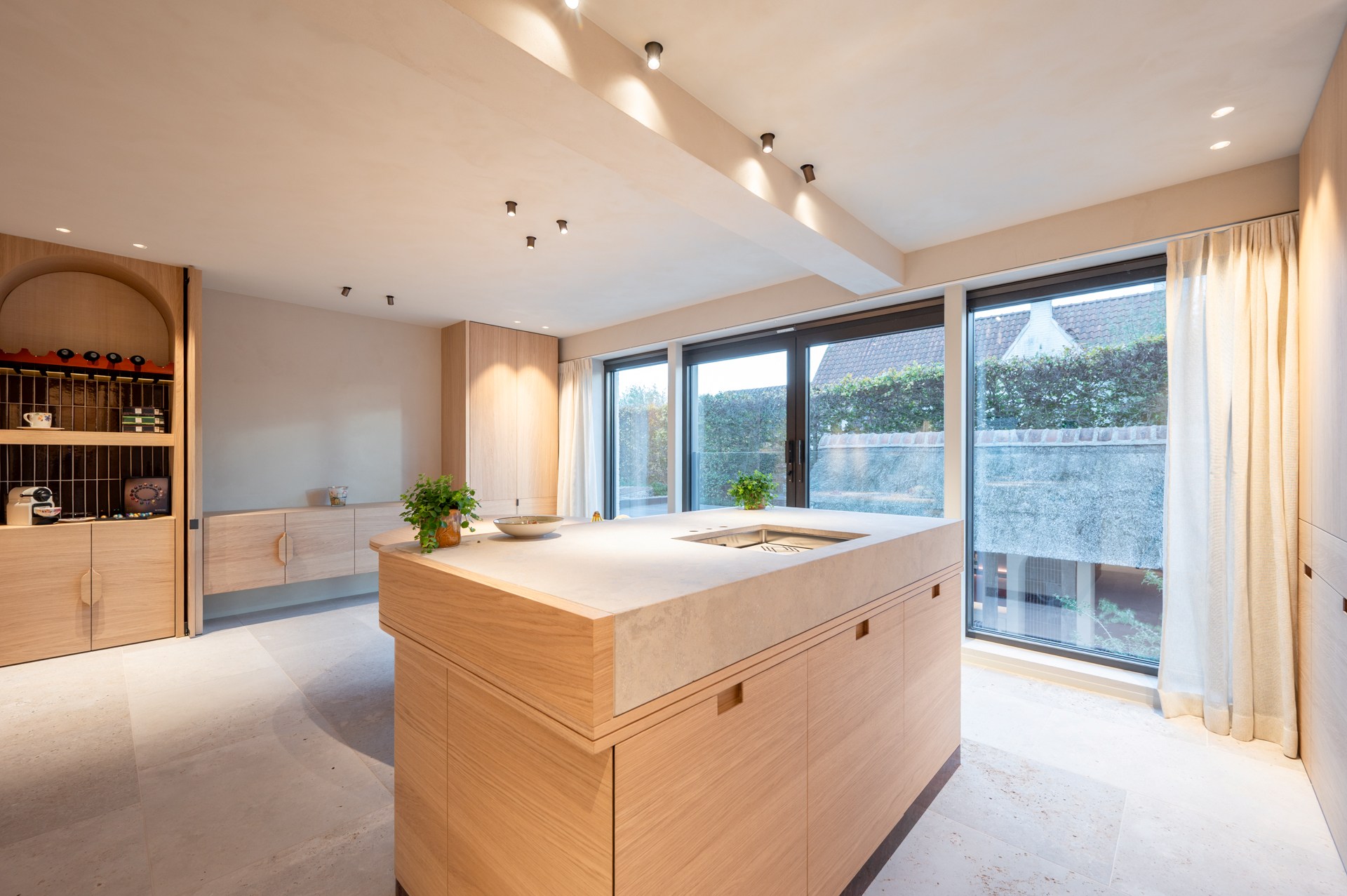 Luxe, comfort kortom een prachtig gerenoveerde woning in hartje Knokke. 