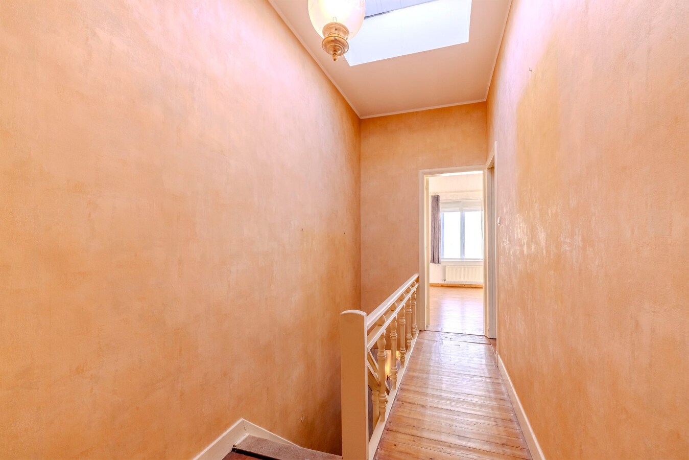 Te renoveren woning met 2 slpks en tuintje 