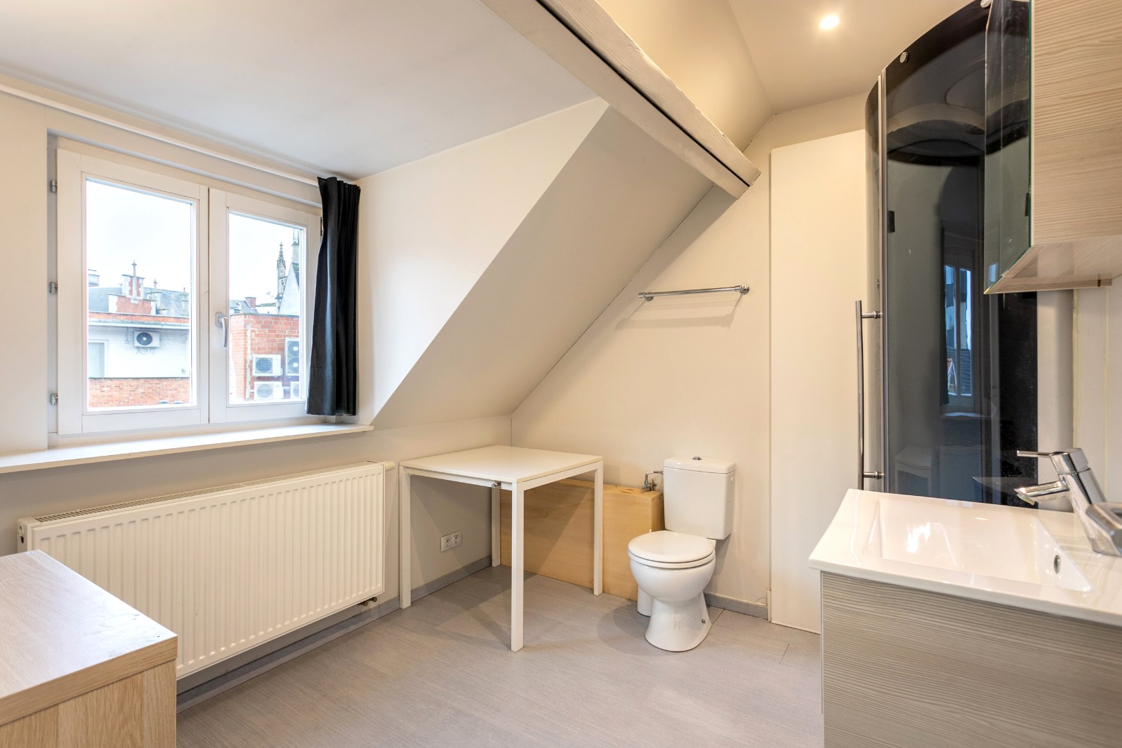 Stadswoning met mogelijke praktijkruimte te centrum Halle 