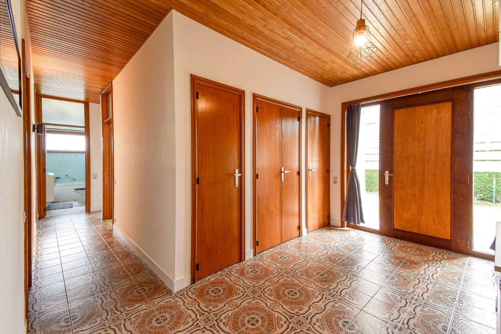 Ruime gezinswoning met grote tuin en 4 slaapkamers in  rustige woonwijk te Gistel 