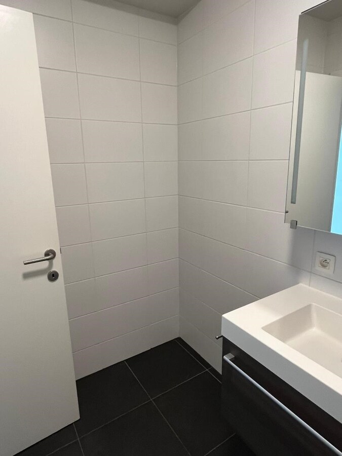 Hoogwaardig, eigentijds appartement met ondergrondse staanplaats 