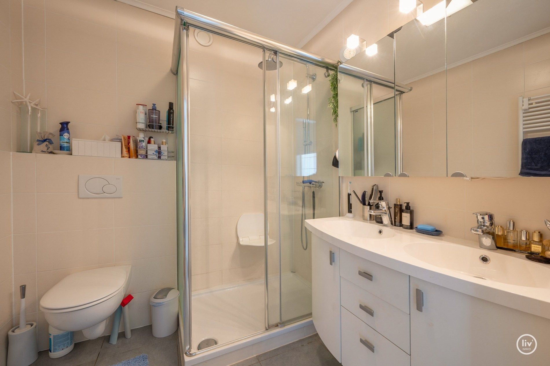 Instapklaar  2-slaapkamerappartement op een centrale ligging te Bayauxlaan in Knokke. 