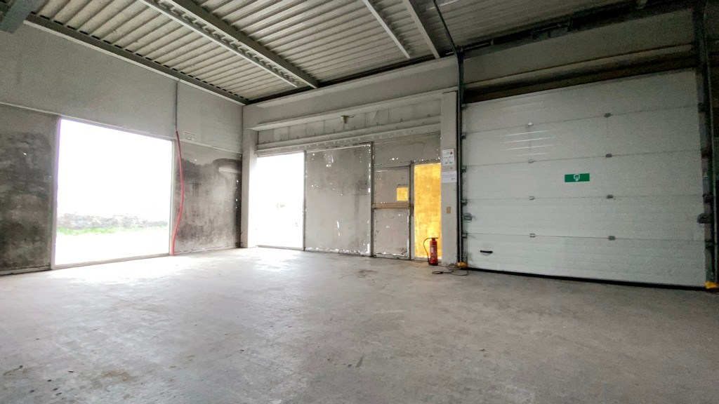 Baanwinkel te huur in de Puitvoetstraat in Sint-Niklaas