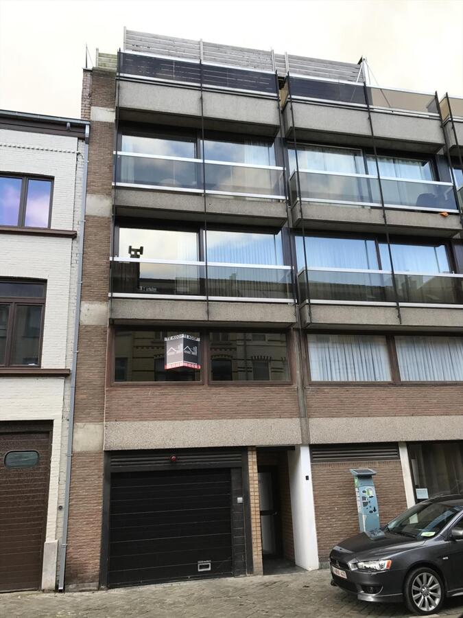 ZEER CENTRAAL GELEGEN RUIM APPARTEMENT MET ZONNETERRAS OP ZUCHT VAN STRAND OOSTENDE 