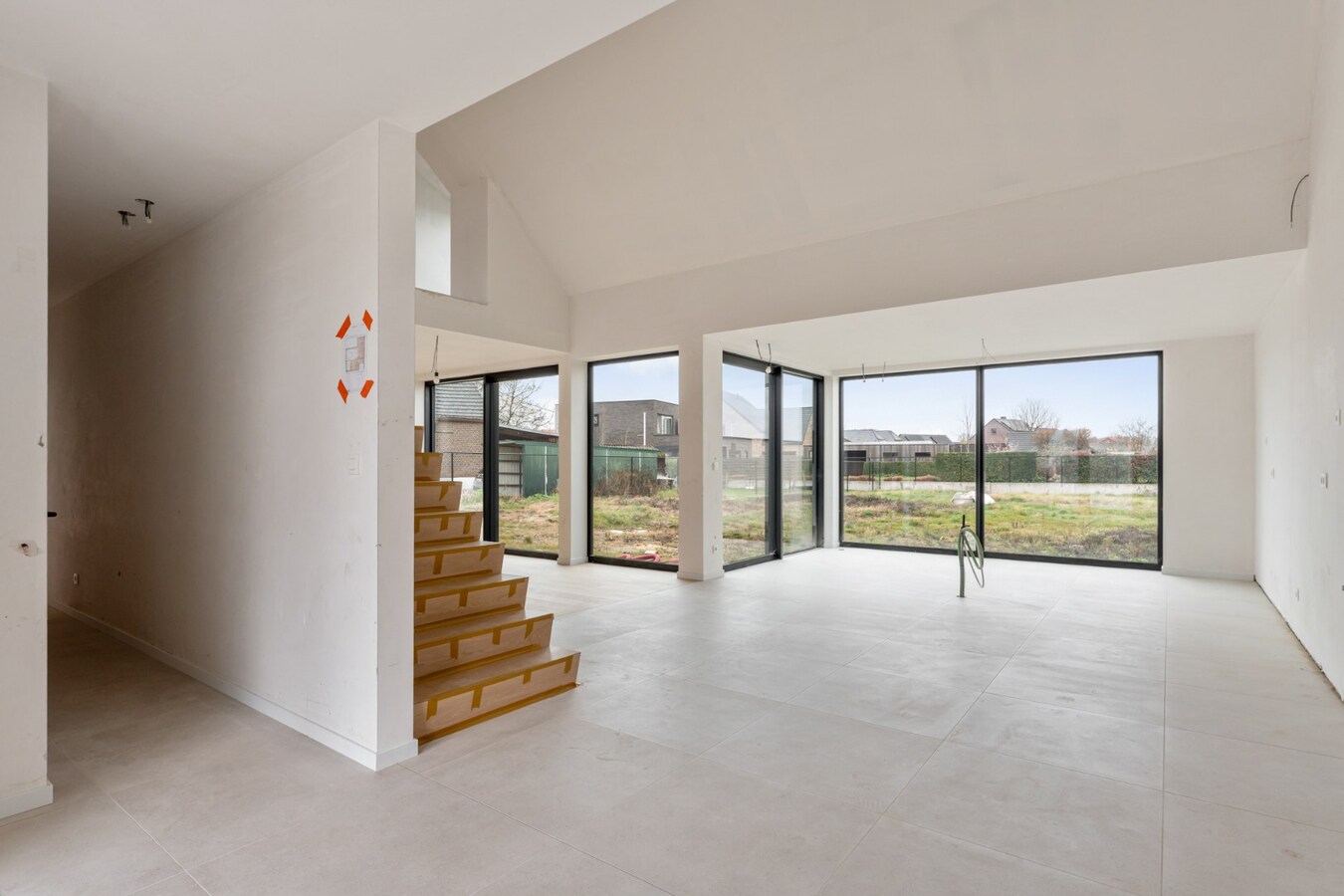 Exclusieve halfvrijstaande woning te koop na transformatie van bestaande hoeve naar 2 BEN-woningen! 