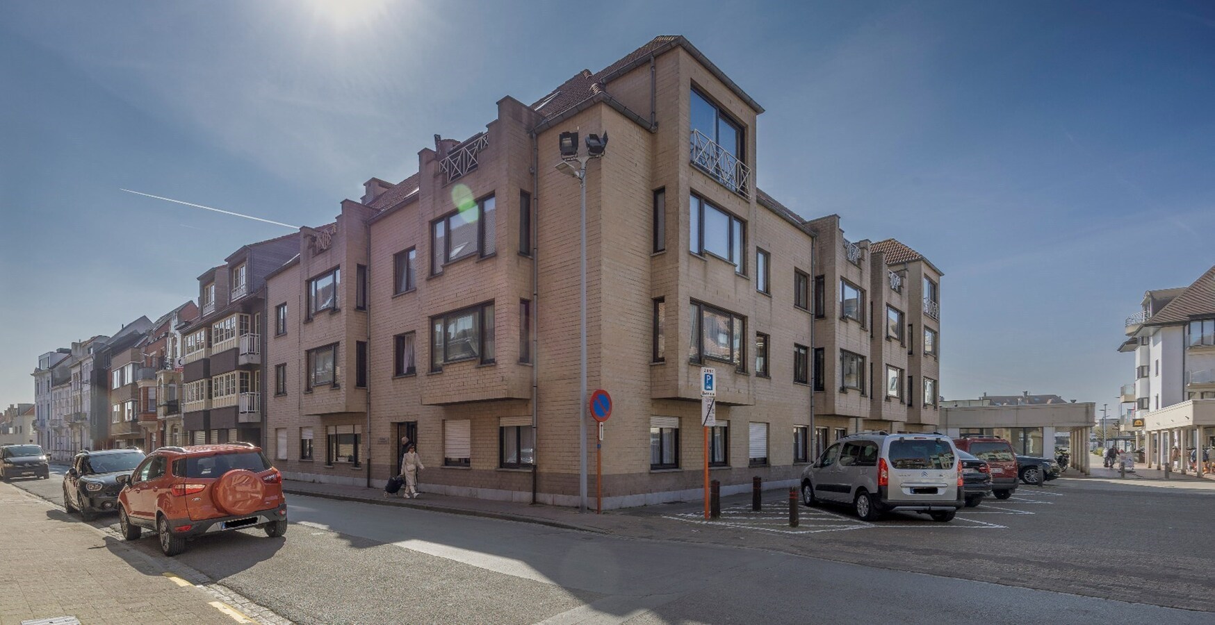 Instapklaar tweeslaapkamerappartement vlakbij de zeedijk. 