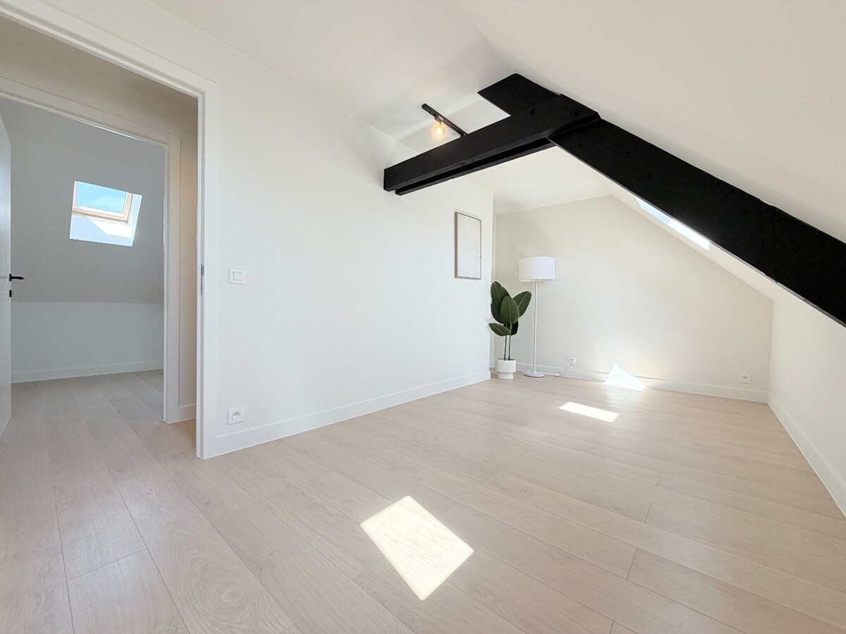 Prachtige ruime woning met 4 slaapkamers en 2 badkamers ! *** NONO INSPIRED *** 