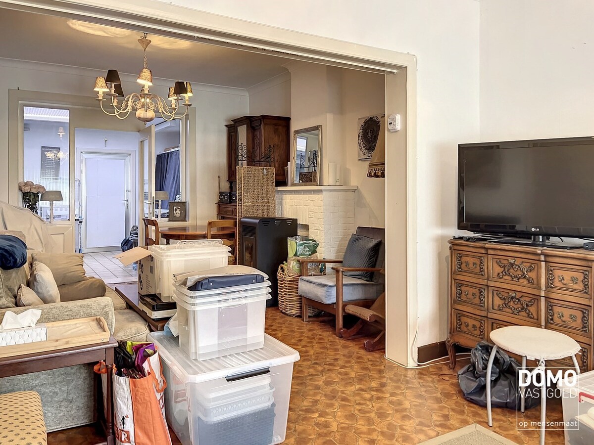 Te renoveren woning met tuin en terras in Hasselt, 2 slaapkamers, bouwjaar 1948. 