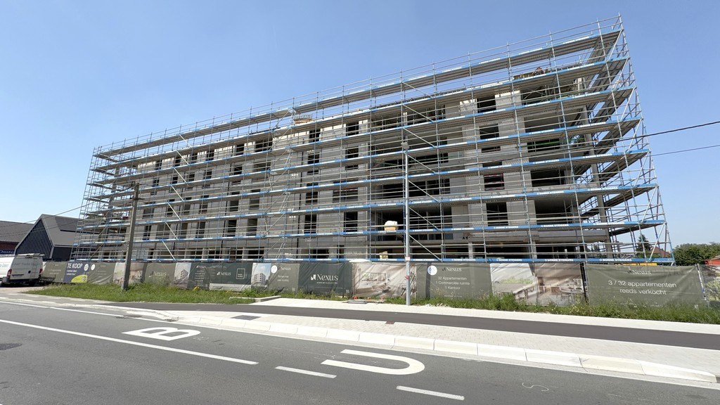Nieuwbouw kantoor en winkelruimte te koop in Oostakker