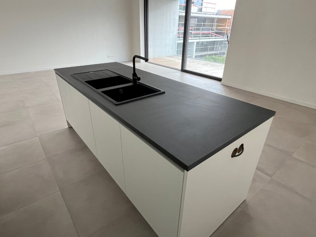 Ruim 2 slpk-appartement incl. staanplaats en kelderberging. 