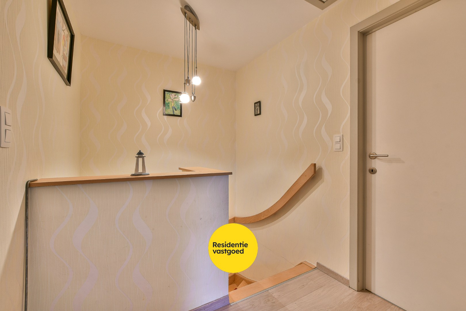 Instapklare halfopen woning met 3 slaapkamers en zonnige tuin in Vosseslag, vlakbij bos en duinen 