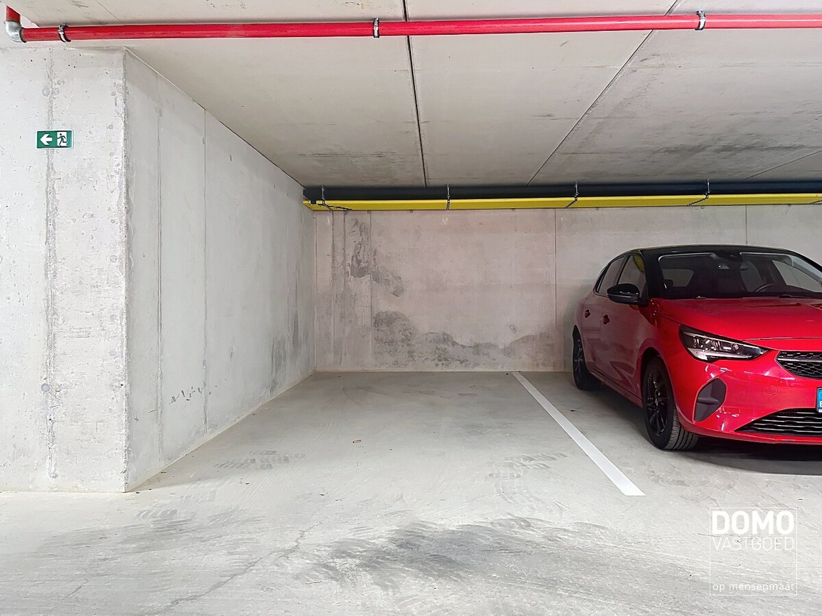 MODERN GELIJKVLOERS APPARTEMENT GELEGEN TE KERMT MET 2 SLAAPKAMERS EN RUIM TERRAS 