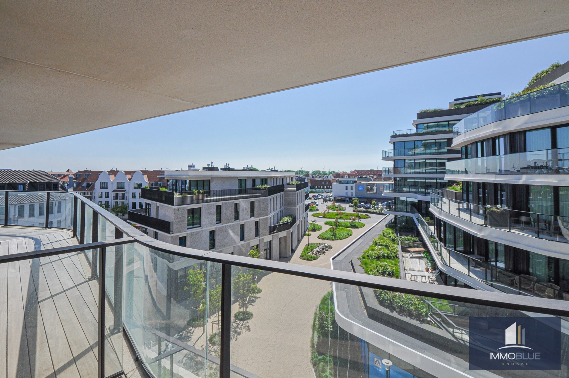 Stijlvol appartement met een ruim zonnig terras gelegen in The Tower. 