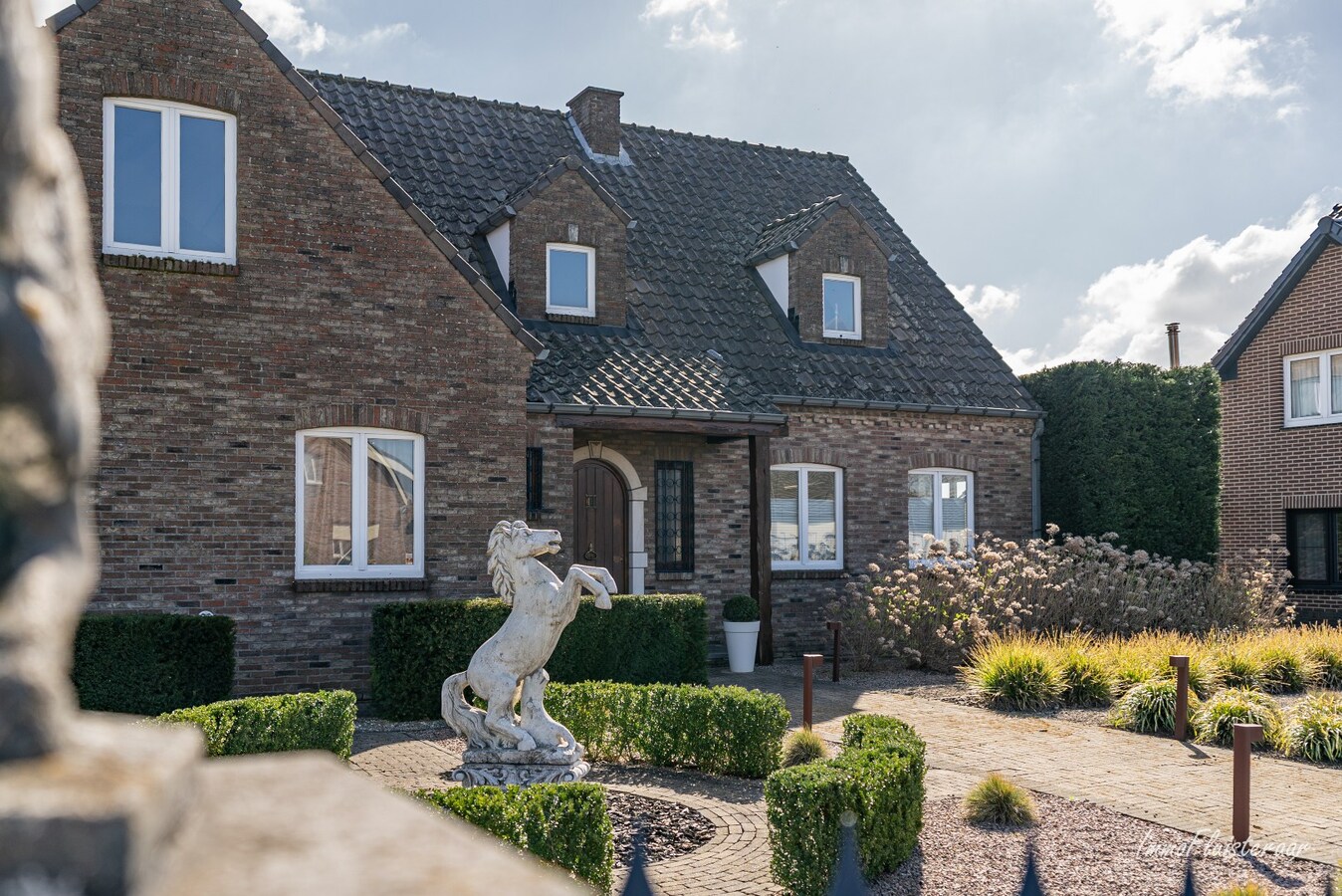 Ruime woning met paardenstallen op ca. 85 are te Kinrooi 