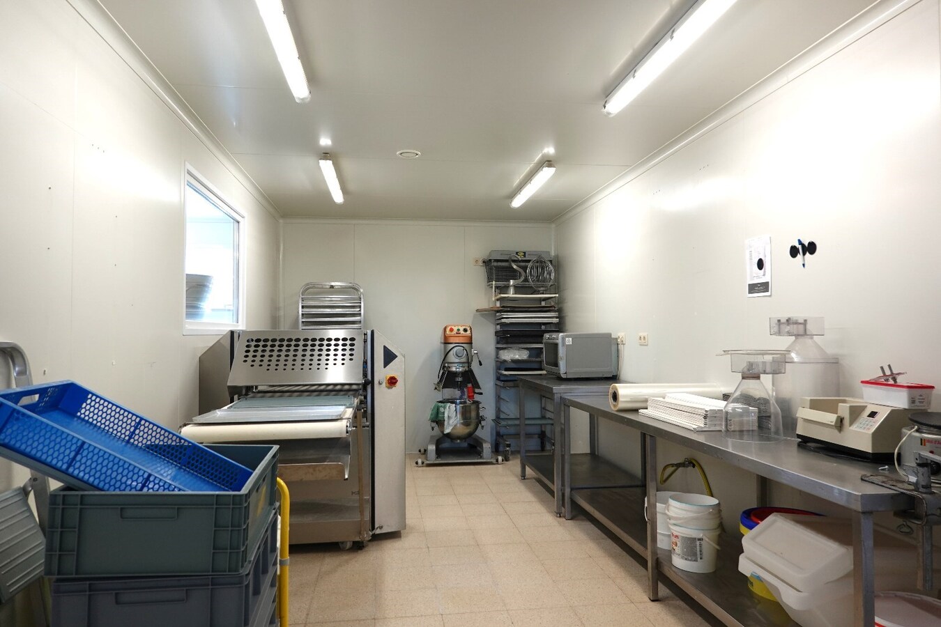 Woning met polyvalente ruimte op uitstekende ligging in Roksem 