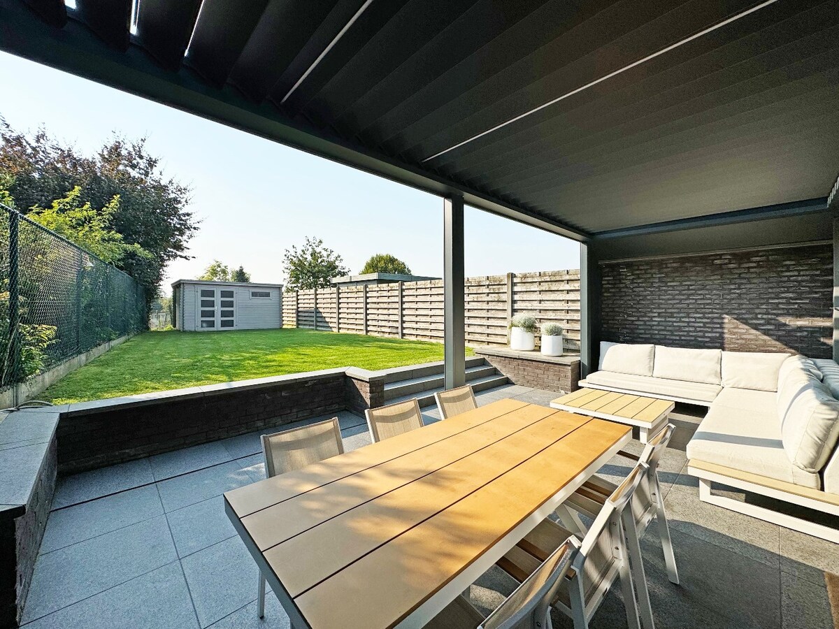 Op en top afgewerkte, energiezuinige gezinswoning (2013) te Velzeke 