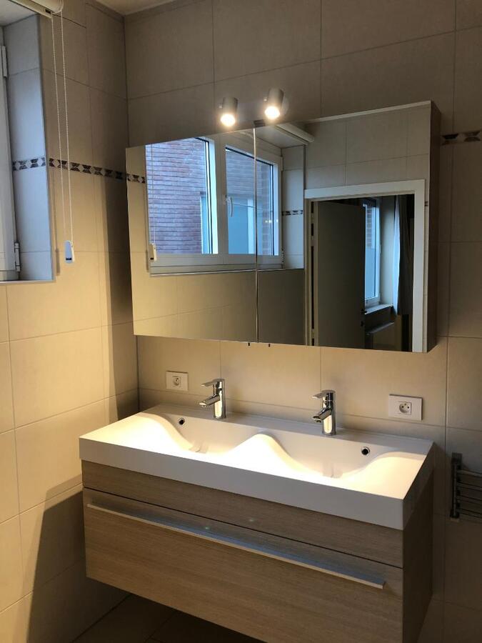 Bijzonder ruim 2-slpk-luxeappartement in centrum De Pinte 