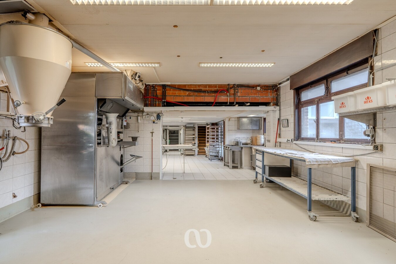 Handelspand met woonst en mogelijkheden in centrum Gavere 