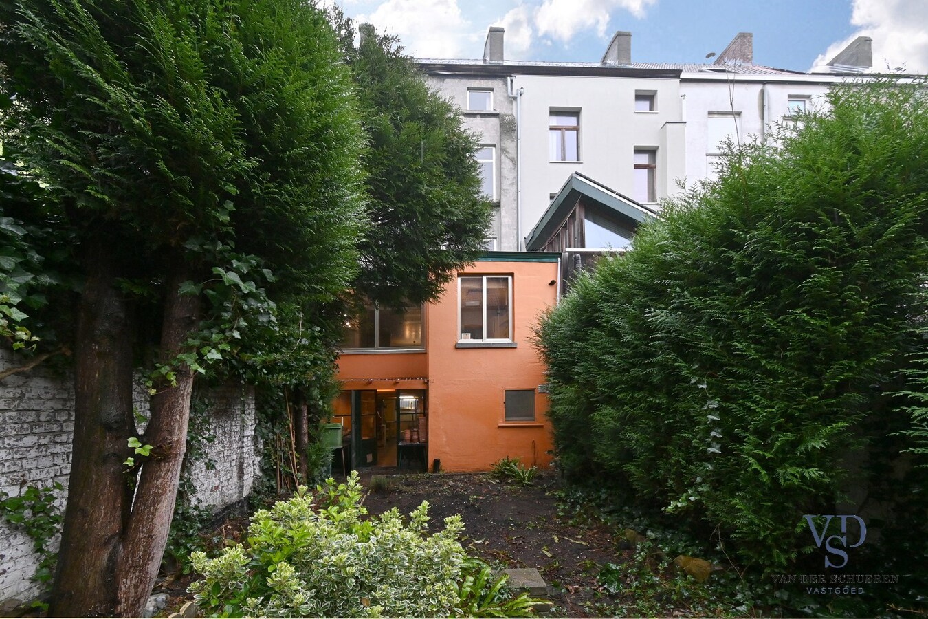 Bijzonder ruime stadswoning op gunstige ligging 