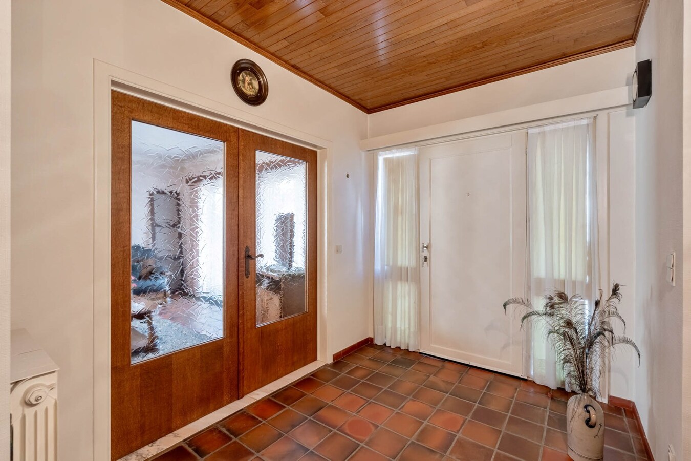 Gelijkvloerse, verzorgde woning gelegen op een perceel van 6a37ca, vlakbij het centrum, scholen, wandel- en fietsroutes 