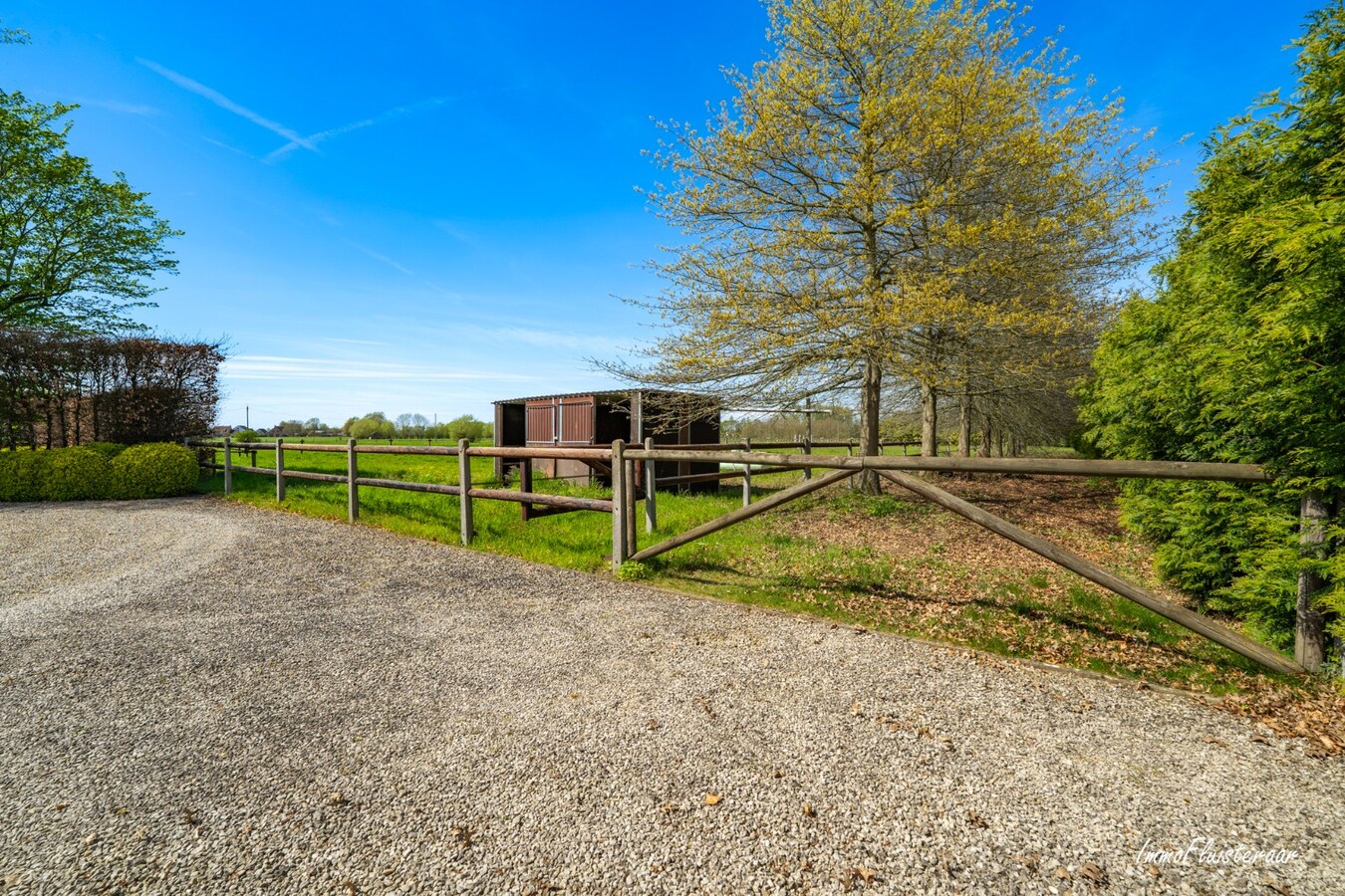Prachtige woning met paardenfaciliteiten in rustige omgeving op ca. 9.983 m² te Berlaar (met optie aankoop aanpalende weides op ca.12.966 m²) 