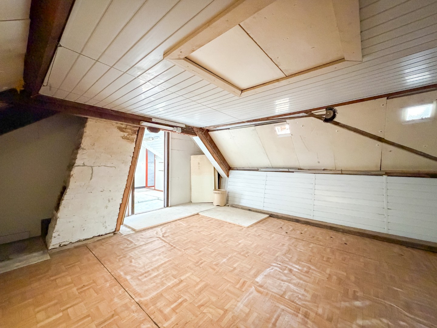 Ruime tussenwoning (211 m²) met zonnige koer, 3 slpk, Torhout 