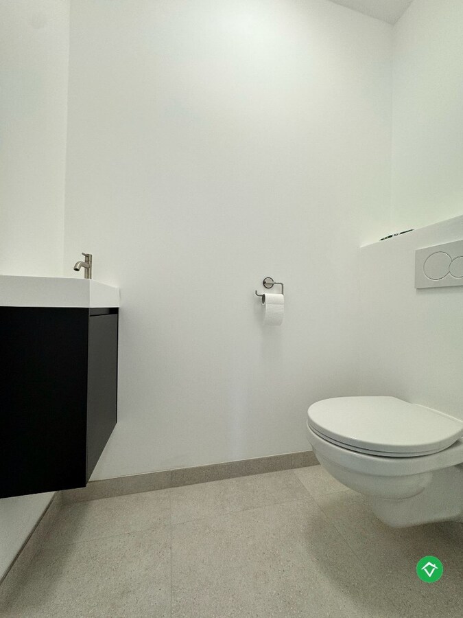 Gerenoveerd 2-slaapkamerappartement met tuin in Klemskerke, De Haan 