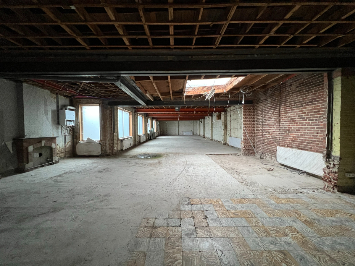 Très bel entrepôt de +/-350m² 