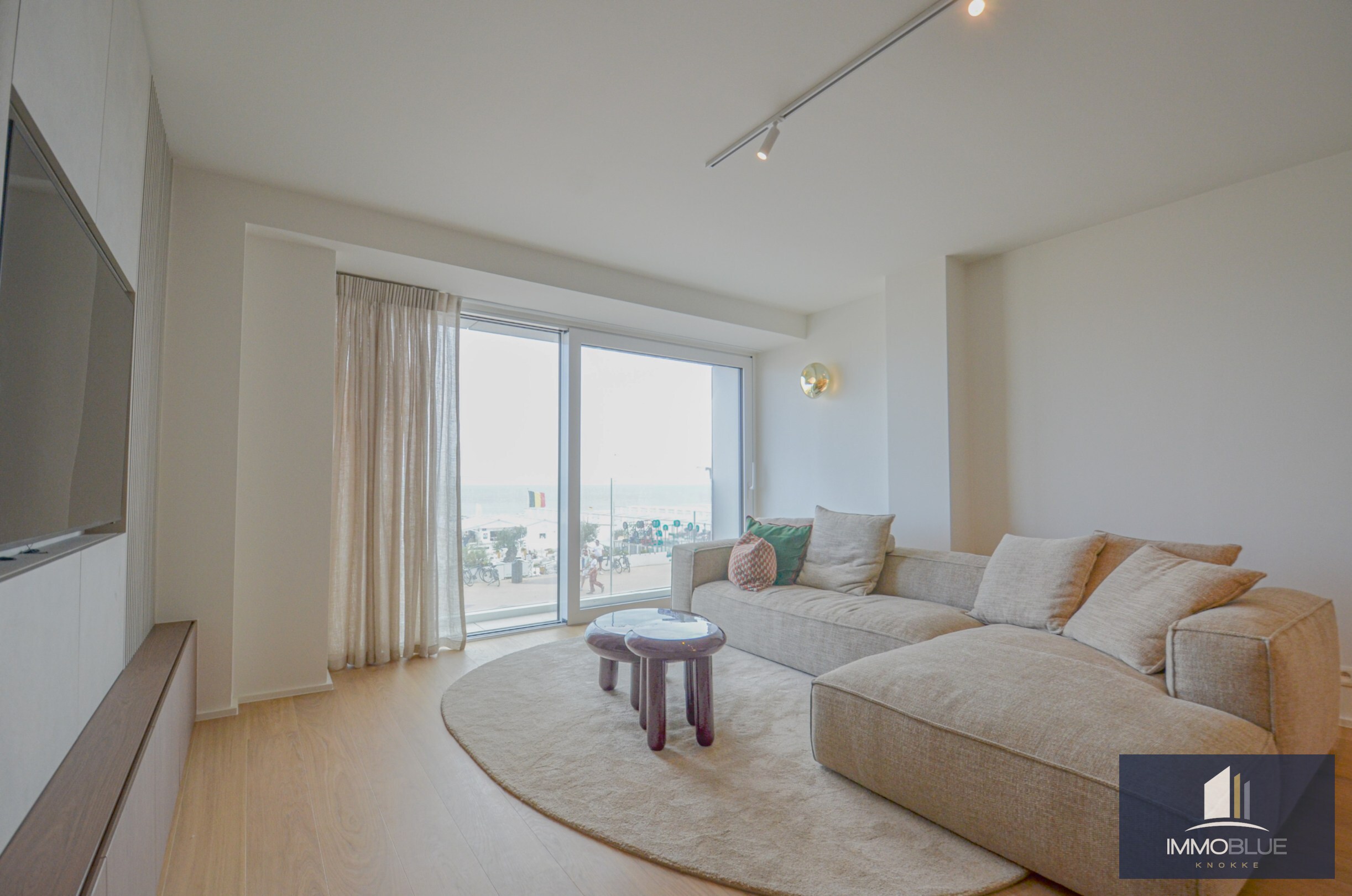 Subliem gerenoveerd appartement met frontaal zeezicht en een tijdloze, uiterst verfijnde afwerking. 