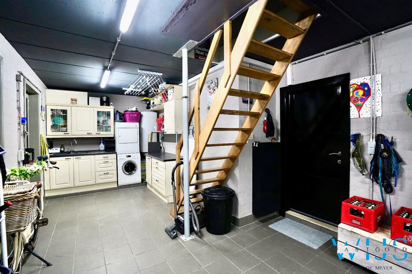 Instapklare bungalow met 5 slaapkamers, zonnepanelen en EPC label  A ! 