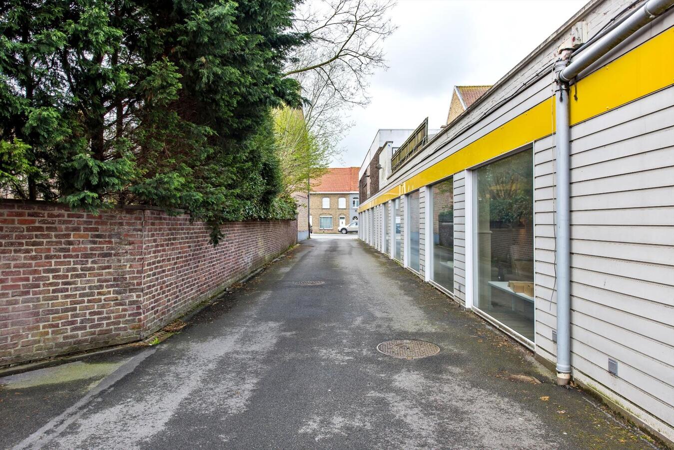 Uitstekend gelegen, gelijkvloerse handelsruimte in het centrum van Diksmuide 