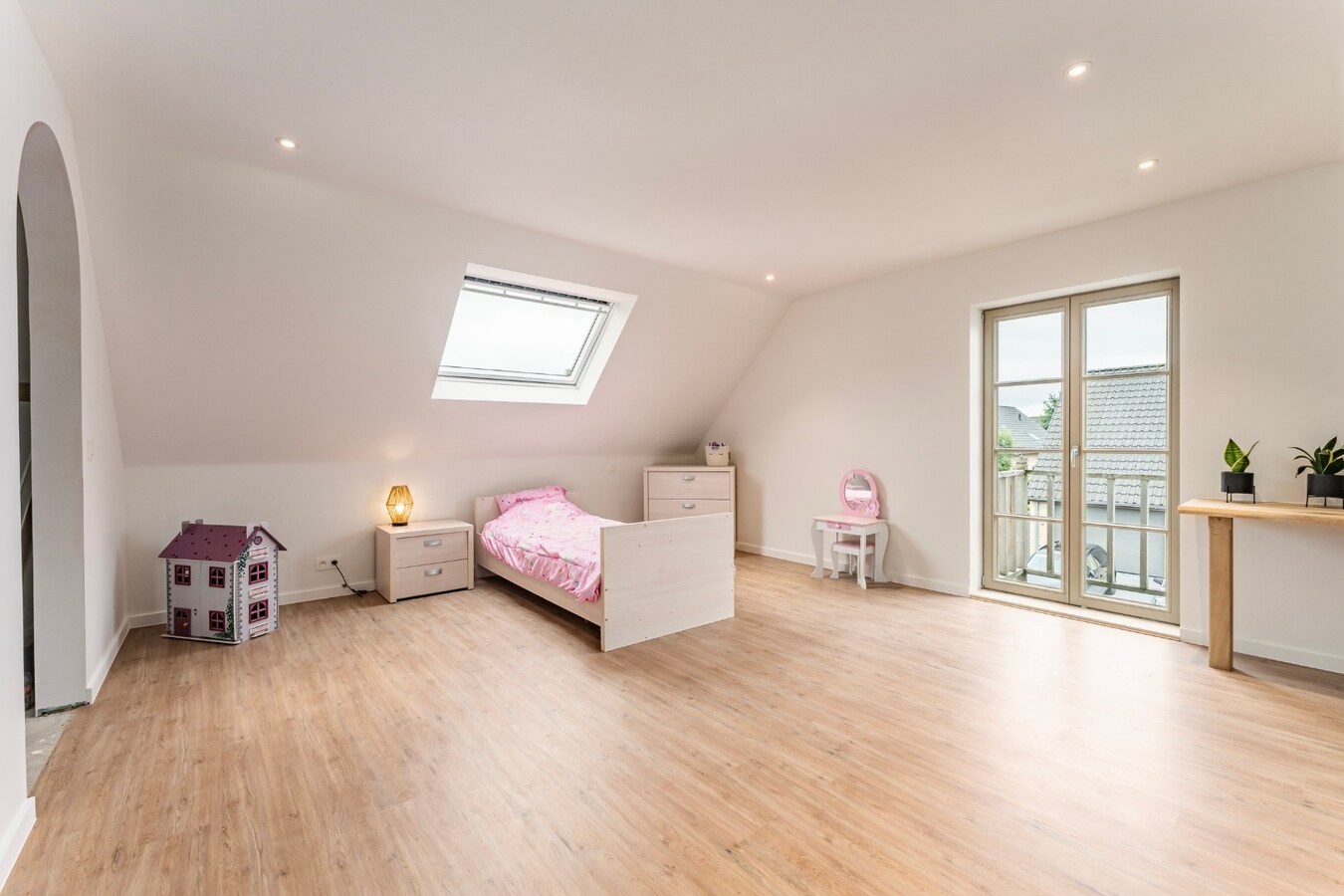 Exclusief gerenoveerde vrijstaande villa in rustige en residentiële omgeving 