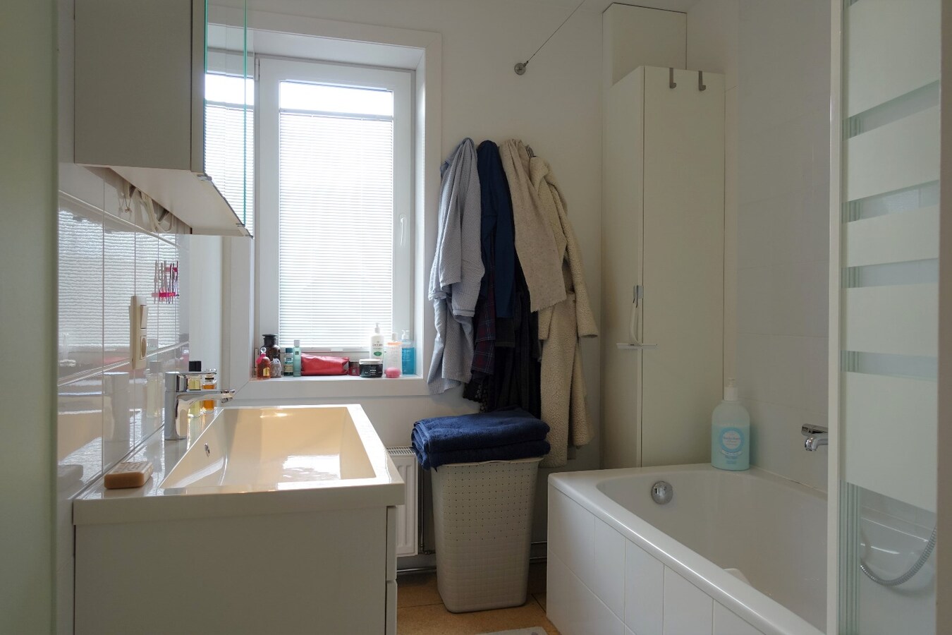 Gerenoveerde rijwoning met 3 slaapkamers en tuin 