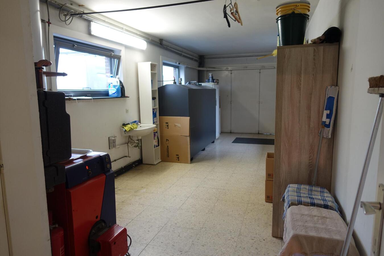 Alleenstaande woning met grote tuin - 2 garages 