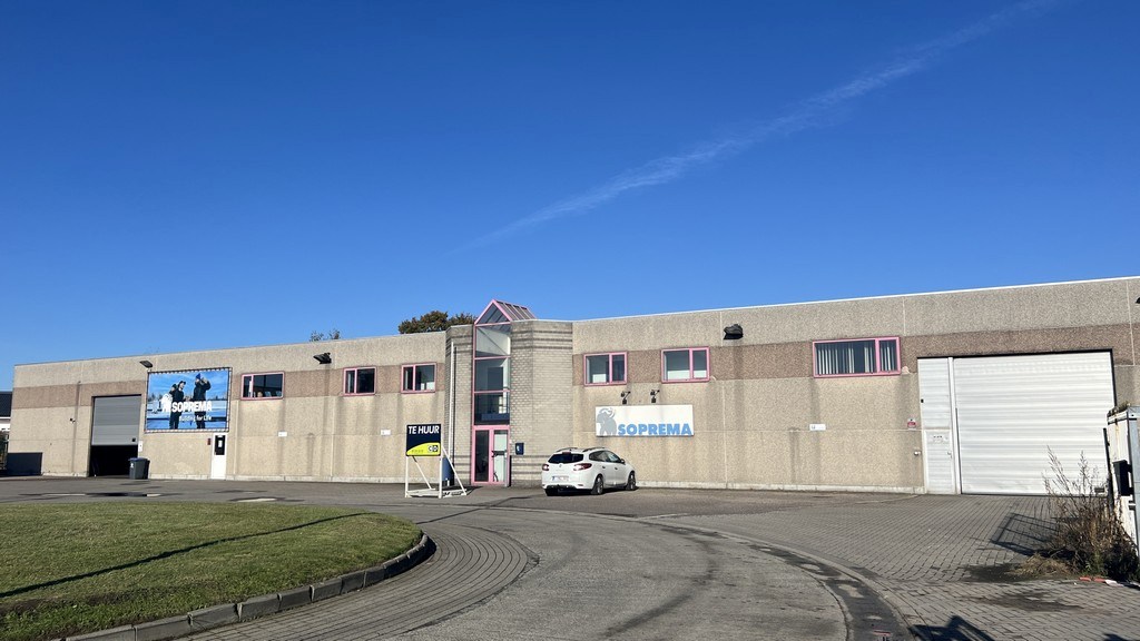Bedrijfsgebouw met rolbrug te huur nabij centrum van Gent