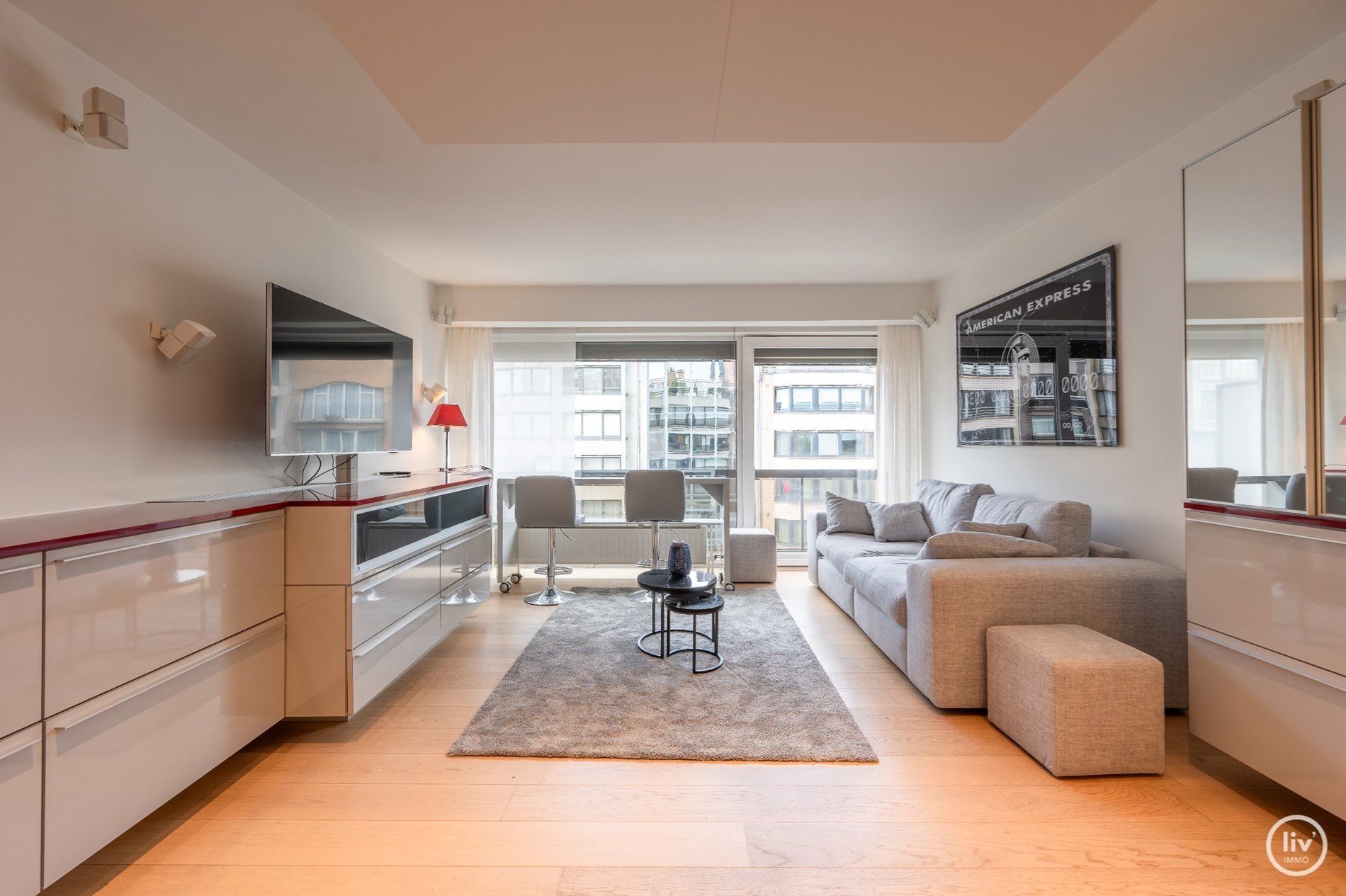 Beau studio bien aménagé, situé dans l'avenue Lippens à quelques pas de la digue avec terrasse. 