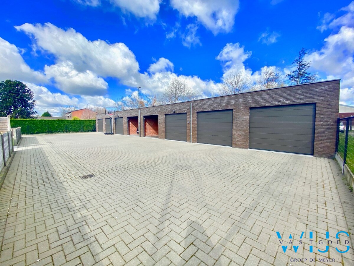 Prachtige duplex + garage in het rustige landelijke OOSTEEKLO ! 