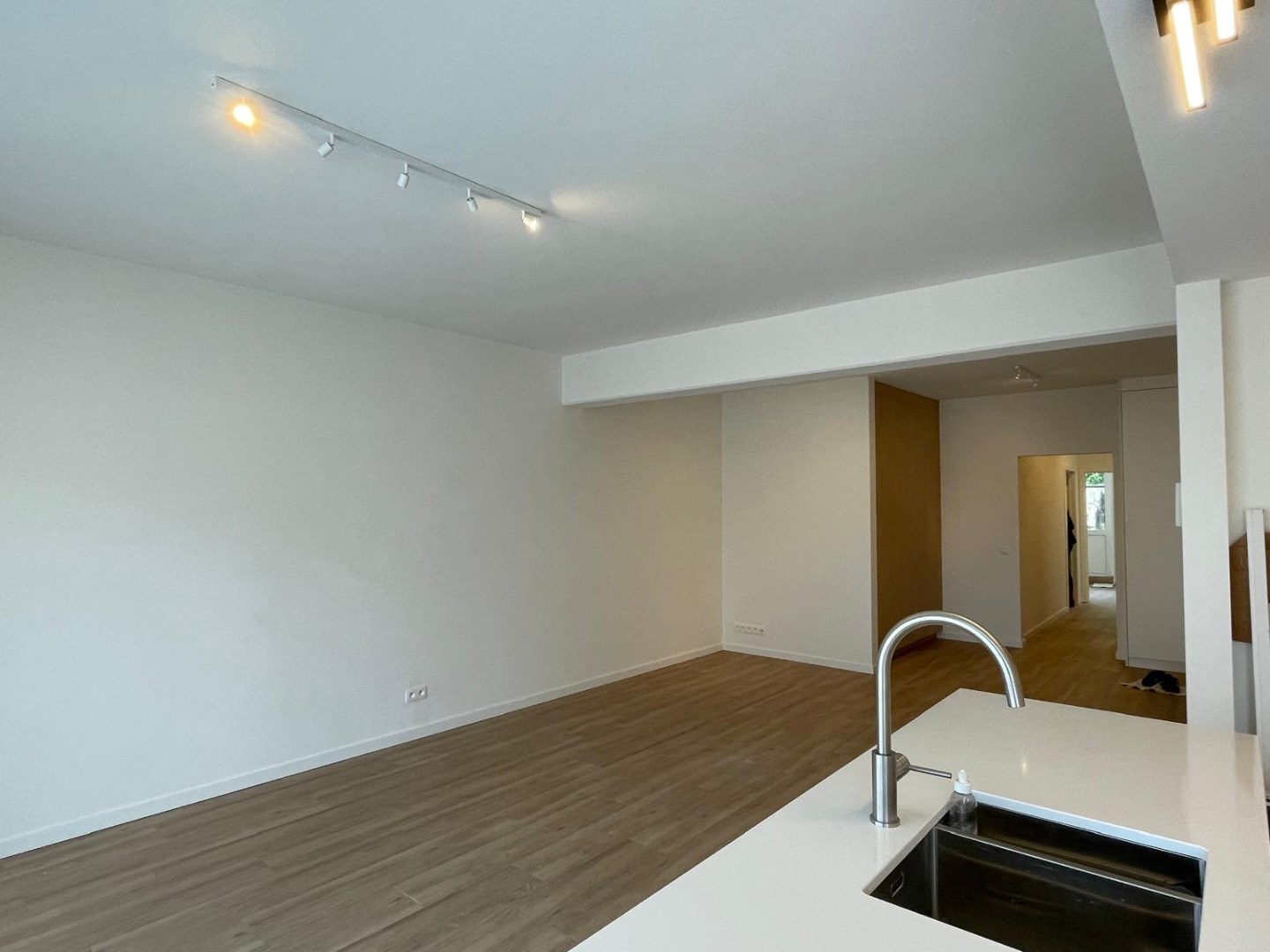 Prachtig gelijkvloers appartement met 3 slaapkamers en terras, midden in het centrum! 