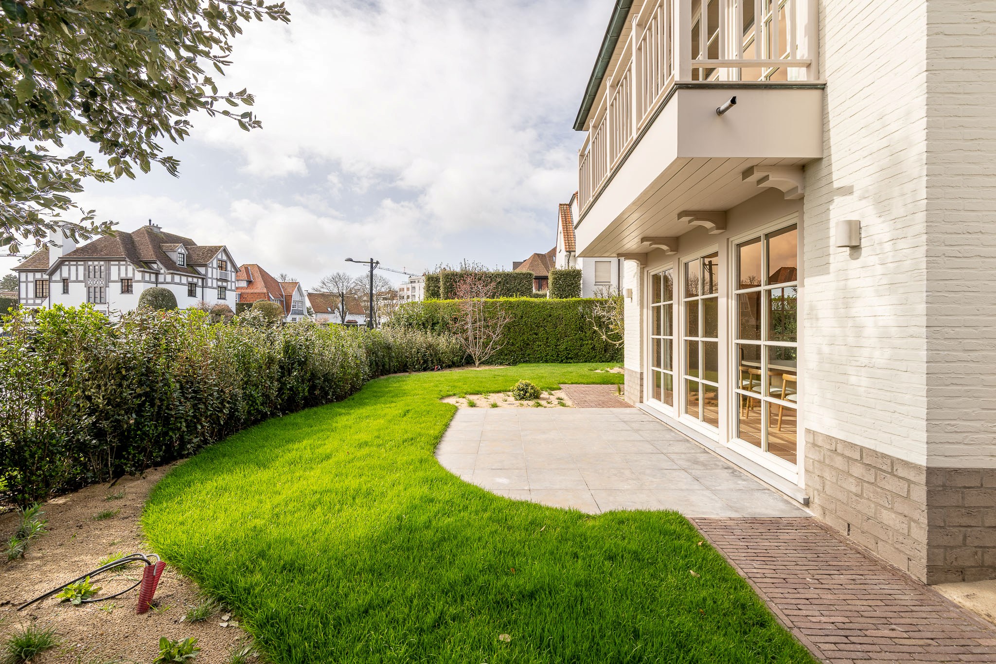 Prachtig gerenoveerde  halfopen woning op topligging nabij centrum, zee en strand 