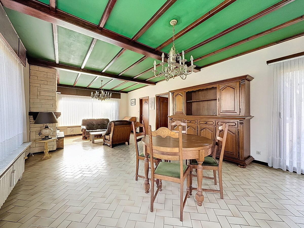 Goed onderhouden seventies bungalow op 19 are te Grimminge 