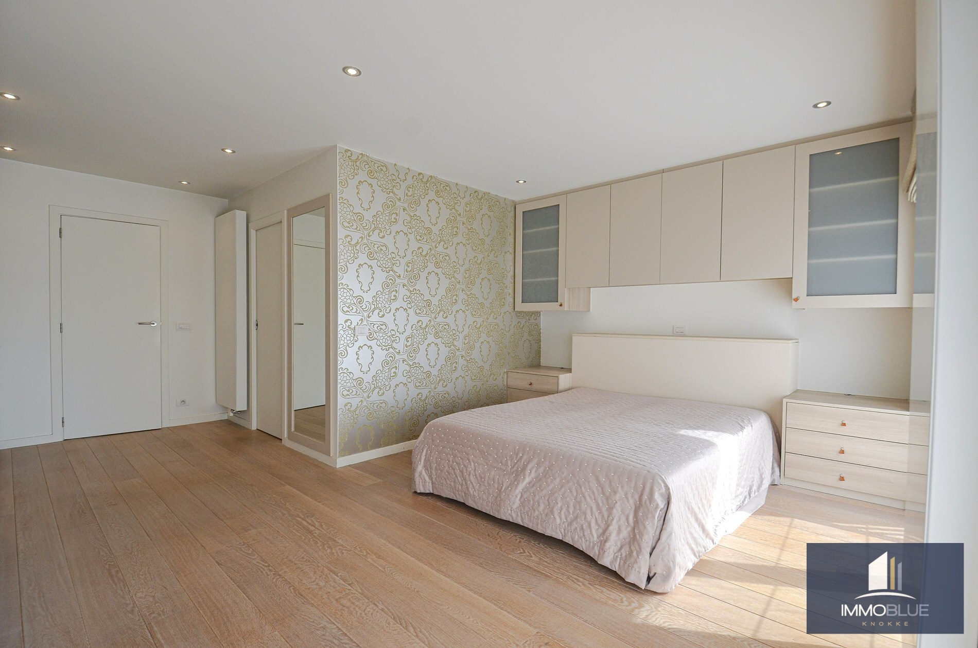 Topaanbieding – Uitzonderlijk ruim appartement gelegen in een stijlvolle residentie. 