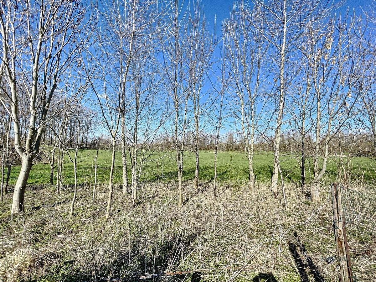 Verkocht op 1 dag! Te renoveren halfopen bebouwing op groot perceel 