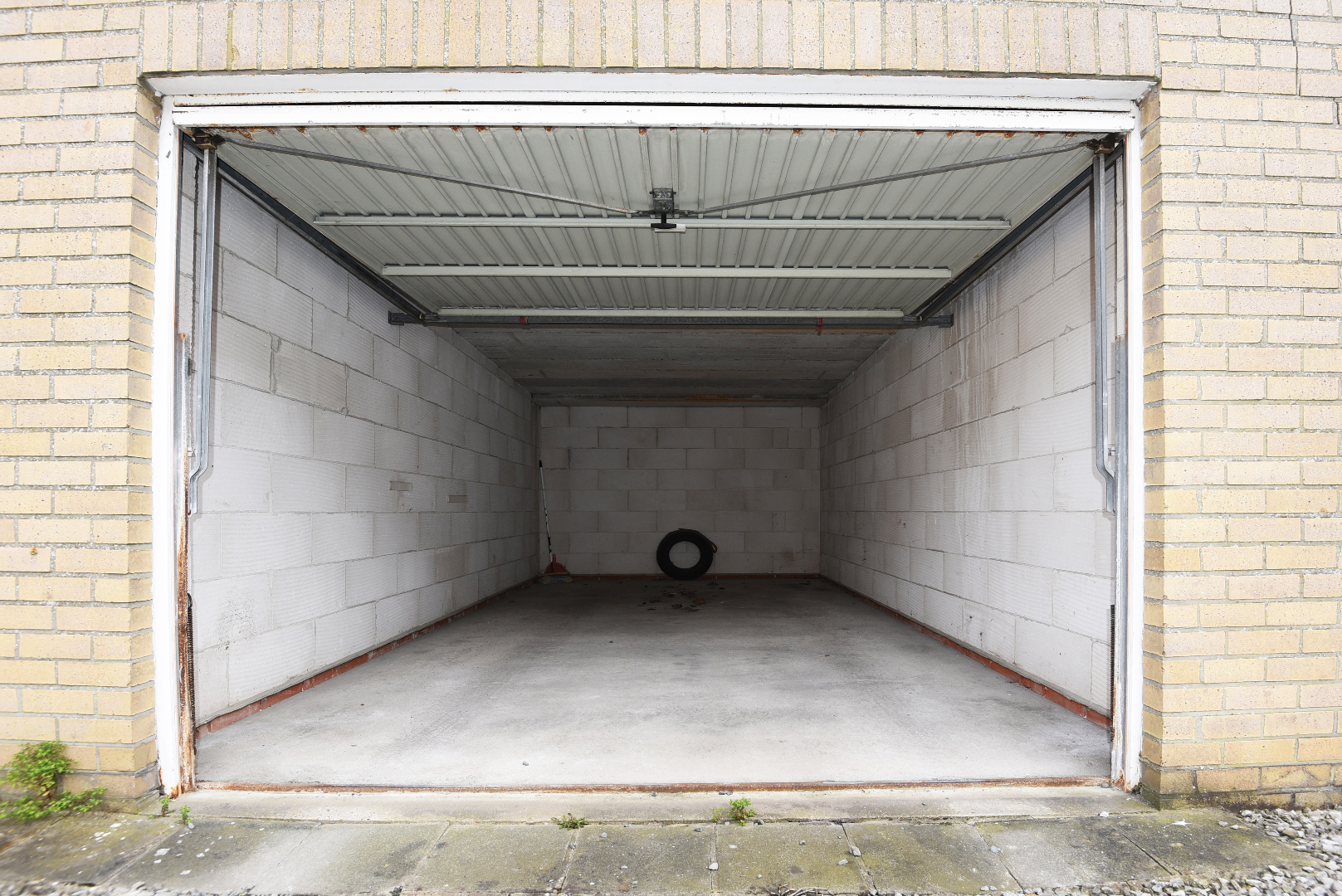 Gelijkvloers garagebox (2,9m x 5,8m) te Heist 